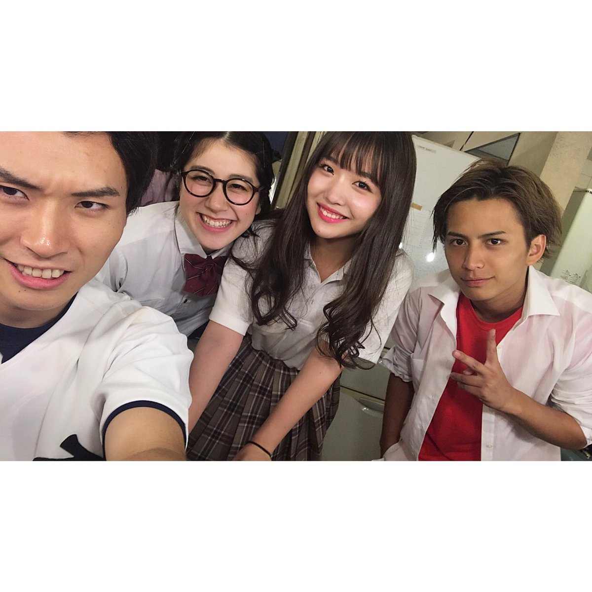 ギャル卒3日目ありがとうございました！
野球部メンバーで⚾️📸
と思ったら学級委員テツコが乱入してきたー！笑

明日は千秋楽です！！
よっしゃー頑張るぞー！！👍 https://t.co/ETocBd9Xgj