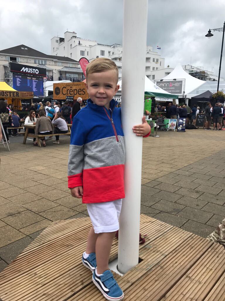 CarlyMcClarnan's tweet photo. Evan enjoying Cowes Week! #CowesWeek2017 #IOW https://t.co/klLbb8dAqJ