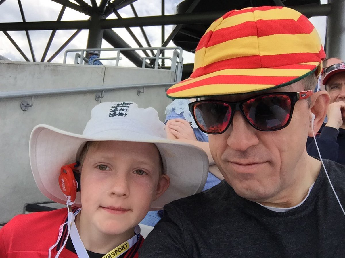 lindseymat's tweet photo. #ENGvSA Old Trafford brighter today https://t.co/r5JtISf1TX