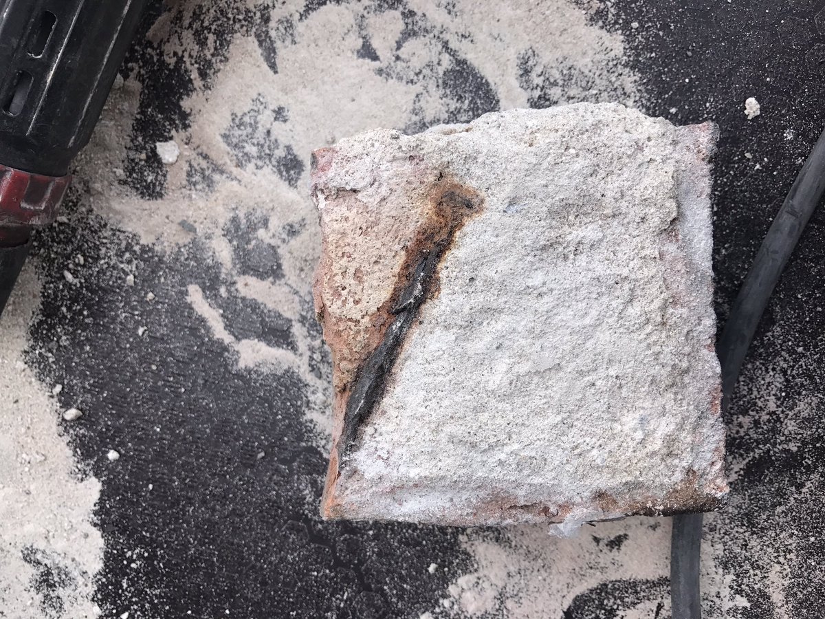 marvin_dool's tweet photo. Gevolg van #spouwmuurisolatie,
Na 15 jaar geen spouw anker en kozijn anker meer over!!
Gevolg vocht in huis, slecht voor de gezondheid!! https://t.co/Tzoa8iY1aD
