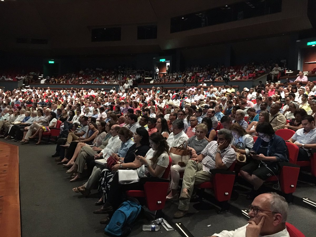 villasonia01's tweet photo. Gracias Cartagena! Gracias Bolivar! Gracias @AlvaroUribeVel Precandidatos @CeDemocratico @FNAraujoR por ese maravilloso #ForoCDEmprender https://t.co/bSCzvwhxTw