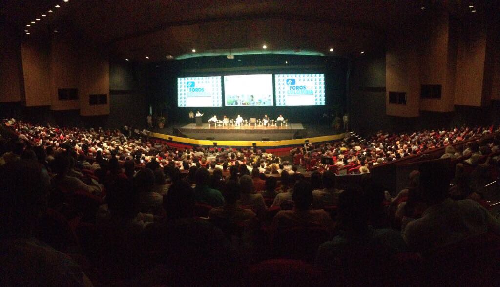 villasonia01's tweet photo. Gracias Cartagena! Gracias Bolivar! Gracias @AlvaroUribeVel Precandidatos @CeDemocratico @FNAraujoR por ese maravilloso #ForoCDEmprender https://t.co/bSCzvwhxTw