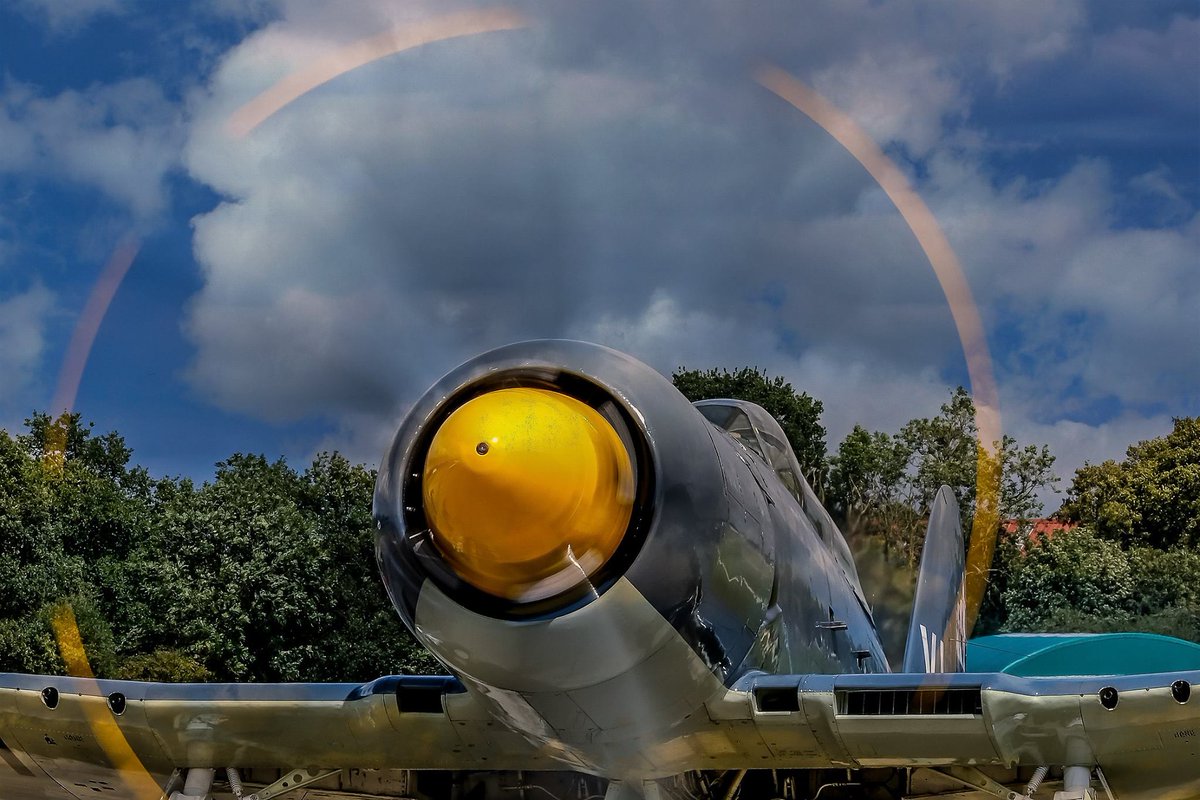 MarkOimaging's tweet photo. @NavyWingsUK Sea Fury engine run up yesterday 4/8/2017 #seafury #northwealdairfield #markoimaging https://t.co/yTM9wMo6XD