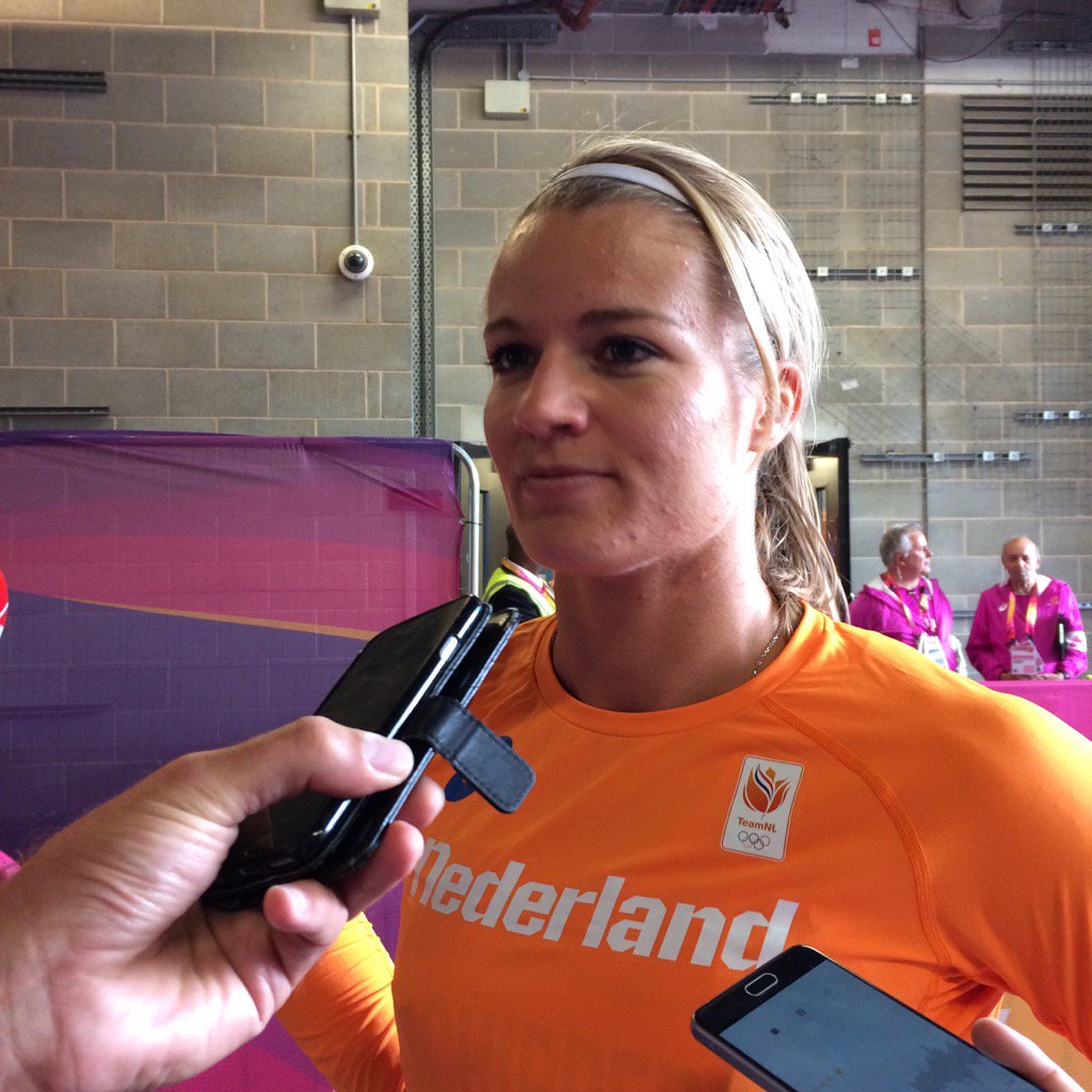 Ayako Oikawa オランダのエース ダフネ シパーズ 昨日のサニブラウン選手の走りについて楽しそうに話してくれました T Co 48s8jih599 Twitter