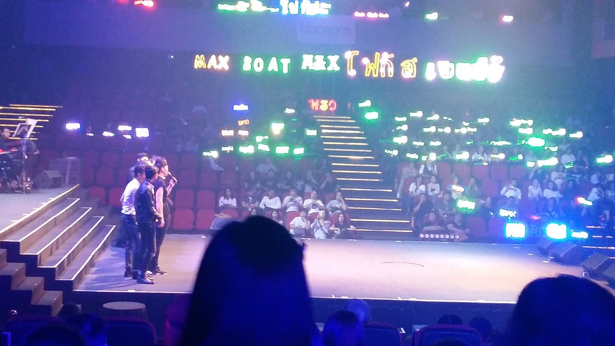 PawineeTwit's tweet photo. คอนเสิร์ตเริ่มแล้ว...
#มาริวกิ้ว  #mariew #AF12ThePhenomenon https://t.co/ggezMuVfCn