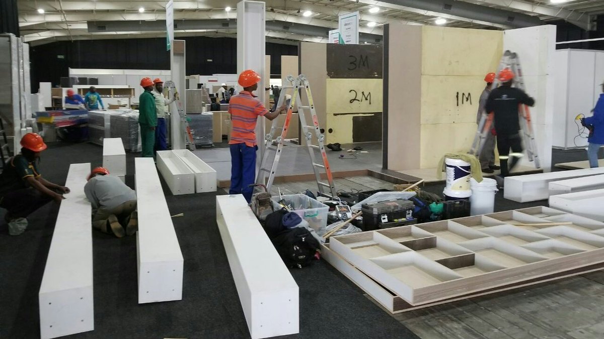 EagleNaran's tweet photo. @DecolamZa day 1 build-up @decorexSA #decorexjhb17 4 more sleeps 😎 9-13 August | Gallagher Convention Centre https://t.co/gjlRzEk8EZ