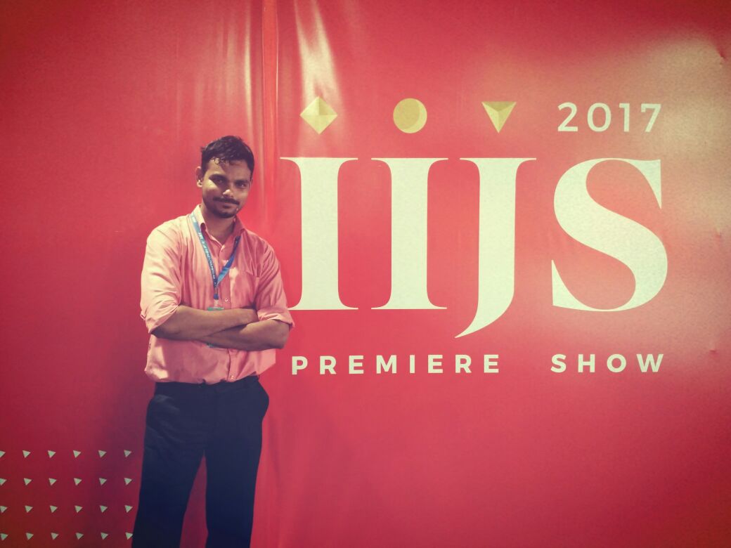 ISMmumbai's tweet photo. Our #eventmanagers working at India International Jewelry Show
#media #mediainstitute #EventManagement #eventplanning #SaturdayMotivation https://t.co/a9yFTaLwxl
