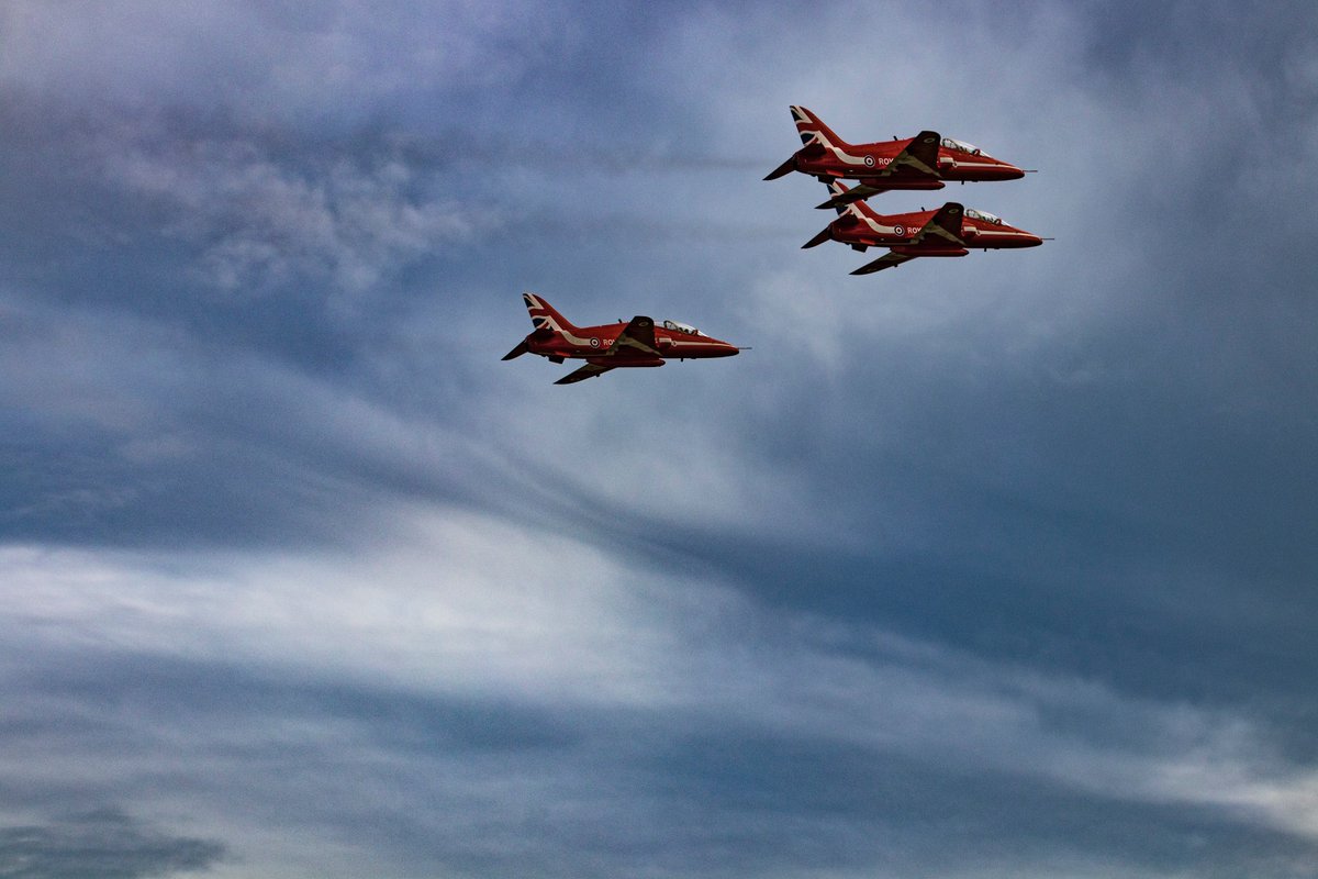Chyorkie's tweet photo. Red Arrows in Bournemouth #RedArrows #Bournemouth #CowesWeek2017 https://t.co/Ts7HjLmWUw
