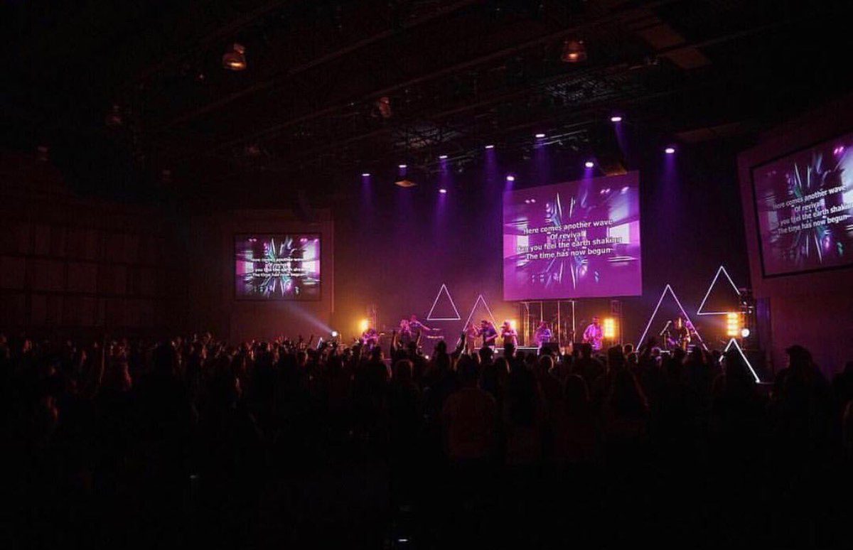 IAMINVADE's tweet image. Night one #InvadeConf who's pumped for tonight. 6 pm, grab some friends and get here!!