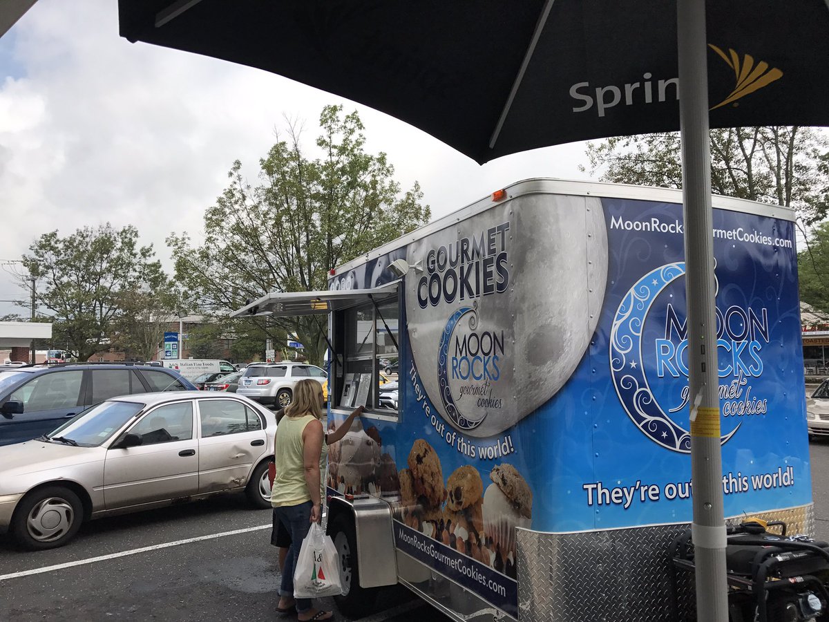 SprintBlackRock's tweet photo. Take the Sprint Saving Challenge @SprintBlackRock at the #cookie truck. @kevincrull @gabrieltorres1 @Sprint4NE https://t.co/A3CUXPYC6P
