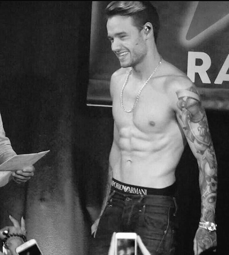 liamsbeacfalls's tweet photo. There is nothing more beautiful than a smile that has struggled in the dark https://t.co/USdpocxO4k