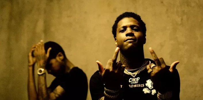 Barzrusdotcom's tweet photo. Lil Reese &amp; Durk Ain't Shooting From A - Distance (#Video💻) |Dir: By @AzaeProduction 🎥 https://t.co/TIoBphS1zR https://t.co/4wC7oLYBH8