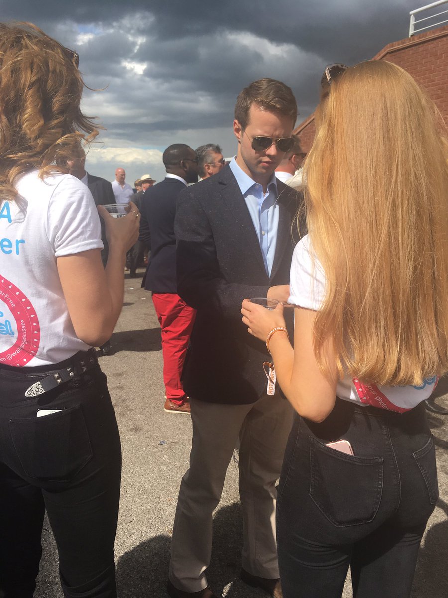 waterangelUK's tweet photo. The Angels did a great job at keeping the people of Goodwood hydrated. #waterangels #wscc #gloriousgoodwood #water #hydrated #hangoverfree https://t.co/oQWzDIJH1O