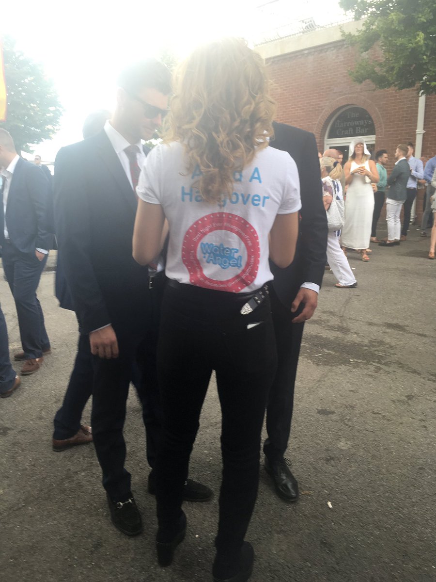 waterangelUK's tweet photo. The Angels did a great job at keeping the people of Goodwood hydrated. #waterangels #wscc #gloriousgoodwood #water #hydrated #hangoverfree https://t.co/oQWzDIJH1O