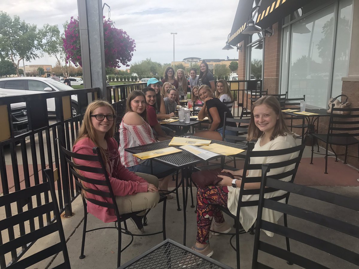 admcheer's tweet photo. Team bonding lunch😊 https://t.co/rTTCVIyxtG