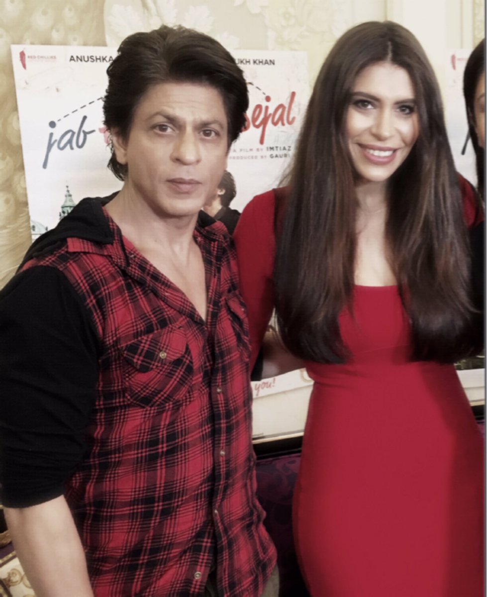 لكل جمهور #شاروخان في #مصر اسمعوا دلوقتي برنامجي 
#TheBollywoodShow معيا #نور_السمري علي #نجوم_إف_إم اخر الحلقة في رساله بصوته ليكم 😉#بوليود