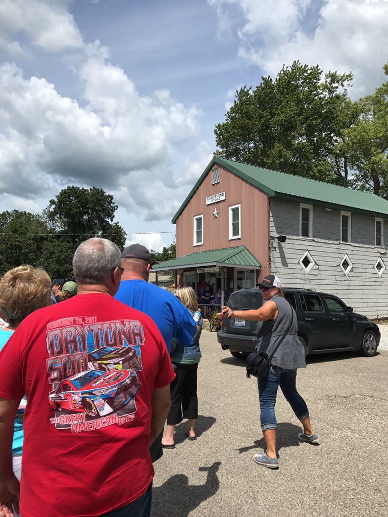 sarah_eilers's tweet photo. #jeeprun #moonshine #friedbologna https://t.co/RLl4tifVSx
