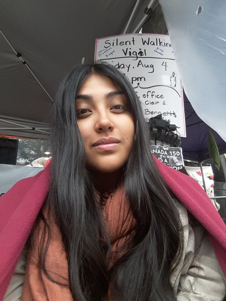 lizzie74's tweet photo. Spent the night sleeping on the street after a silent vigil @Carolyn_Bennett 's office in solidarity with #GroundZeroINAC #NOTONEMORECHILD ✊ https://t.co/WrBEMItffg