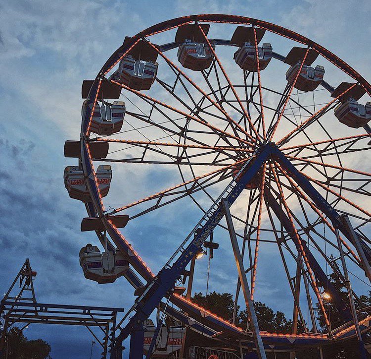 NeueWilden's tweet photo. It's all fun and games at @Osheaga! #Osheaga2017 #MembersGetIt https://t.co/My0crvDKjr