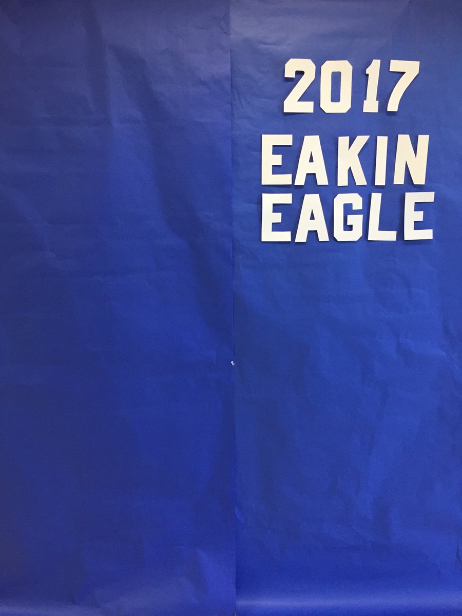 MaryMeholland's tweet photo. We are excited to welcome our Eakin Eagles back on Monday. Make sure to get some great selfies in front of two photo opt areas! @EakinPTO https://t.co/i6Fr1cBW3q