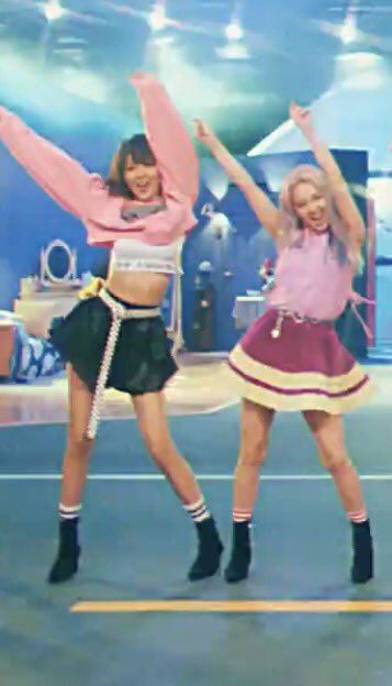 blessoohyo's tweet photo. 😏😏😏😏 https://t.co/xzK1cZvPro