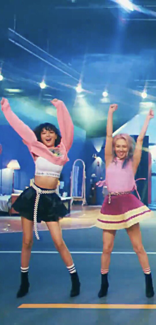 blessoohyo's tweet photo. 😏😏😏😏 https://t.co/xzK1cZvPro