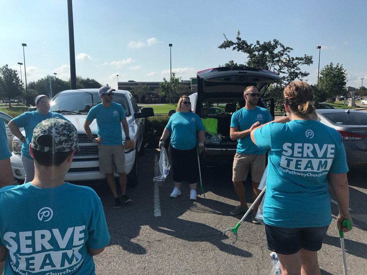 gopathwaychurch's tweet photo. Love our Serve Saturdays & the awesome people who make it happen! #embraceourspace #projectfrontyard #changetheworld https://t.co/XgA3pLMSws