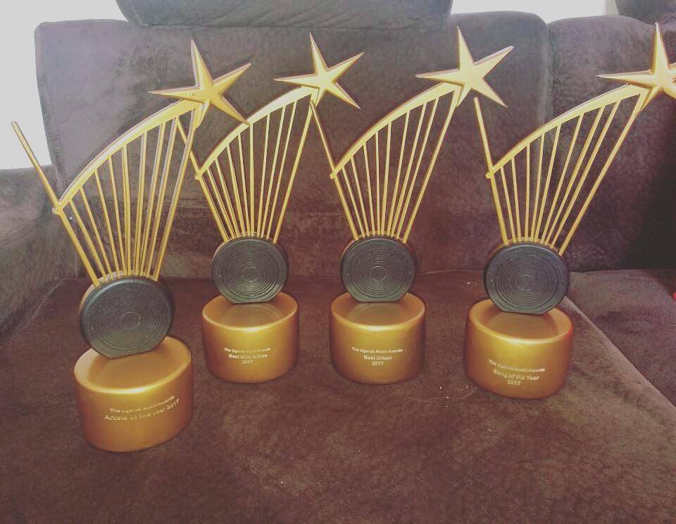 VestaMulungi's tweet photo. @MTVBaseSouth @eddykenzoficial scooped #FourAwards #TumaUg
#BestUrbanArtist
#MaleArtistOfTheYear
#JubilationSongOfTheYear
#ArtistOfTheYear https://t.co/V2ma7KJ1KH