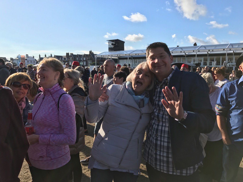AnthonyRimmer1's tweet photo. Is that my wife?#lythamfestival https://t.co/8WYaH2AY6L