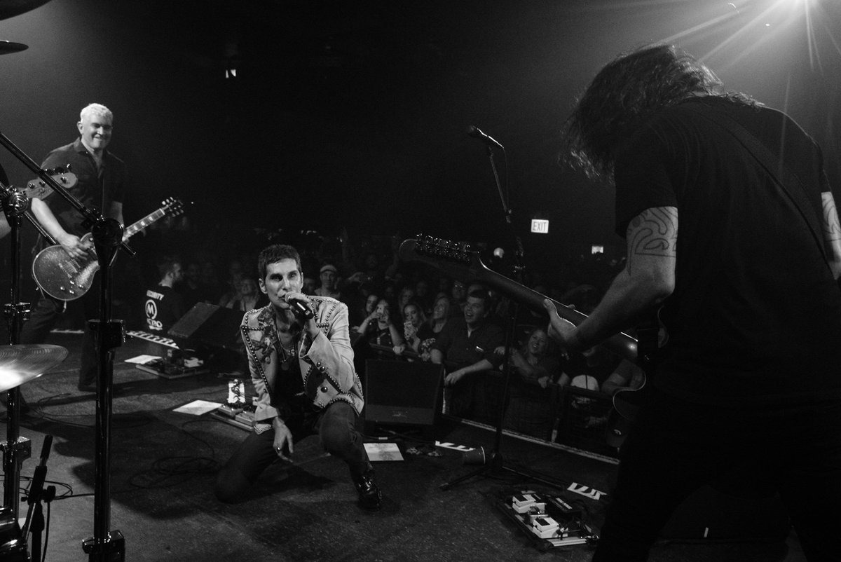 foofighters's tweet photo. THANKS to all you guys for the great night!!!  🎉HBD #patsmear 🎉  @MetroChicago @perryfarrell 📸 #samonrajabnik https://t.co/HWbdGiWYed