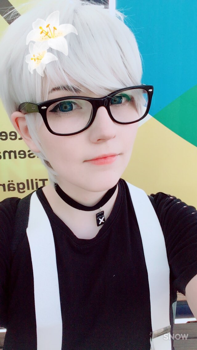 mochicos_'s tweet photo. Went to #assemblysummer2017 with @xtsunderedere 🖤 https://t.co/hs7Hh9AUQ9