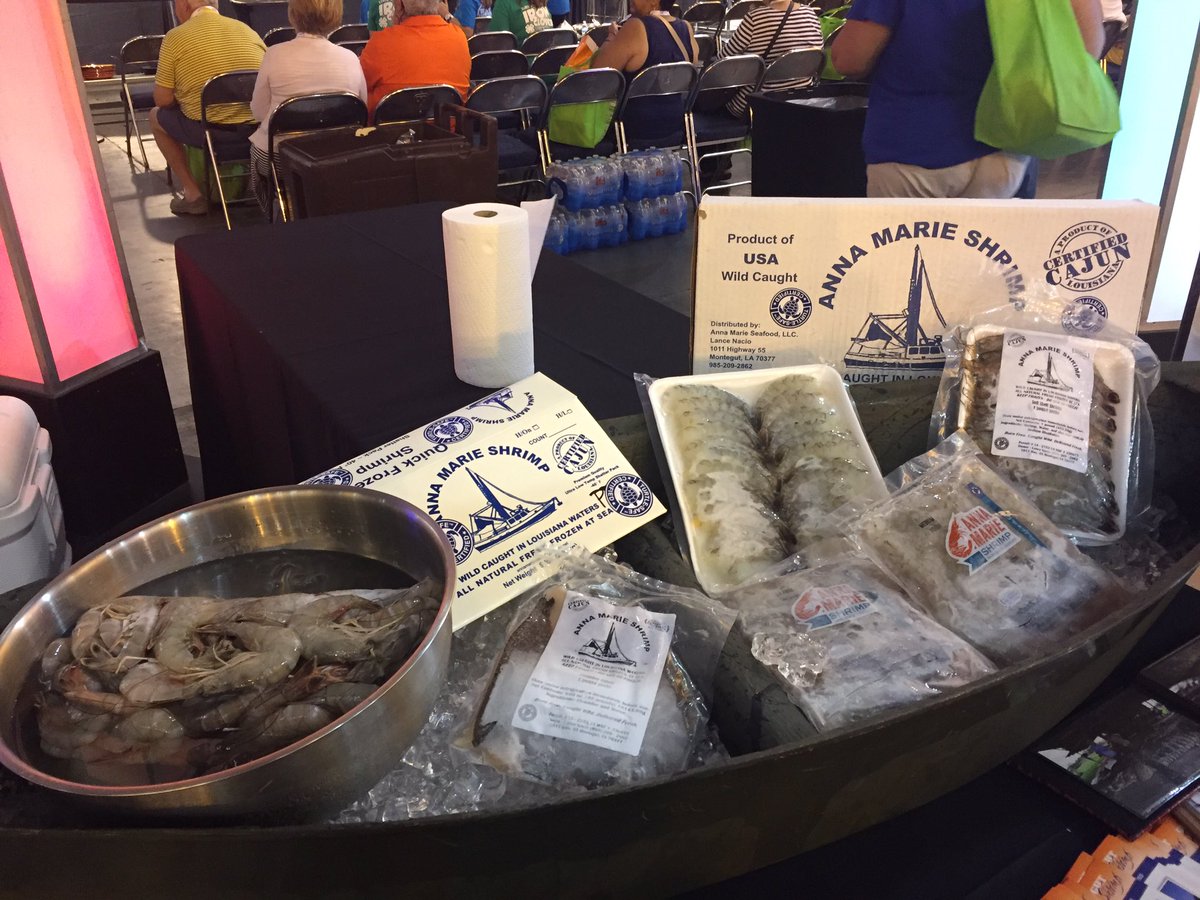 LaSeafoodBoard's tweet photo. Checking out these beautiful soft shell #LouisianaShrimp from @AnnaMarieShrimp. #GASCO17 https://t.co/6ptTn8c9OP