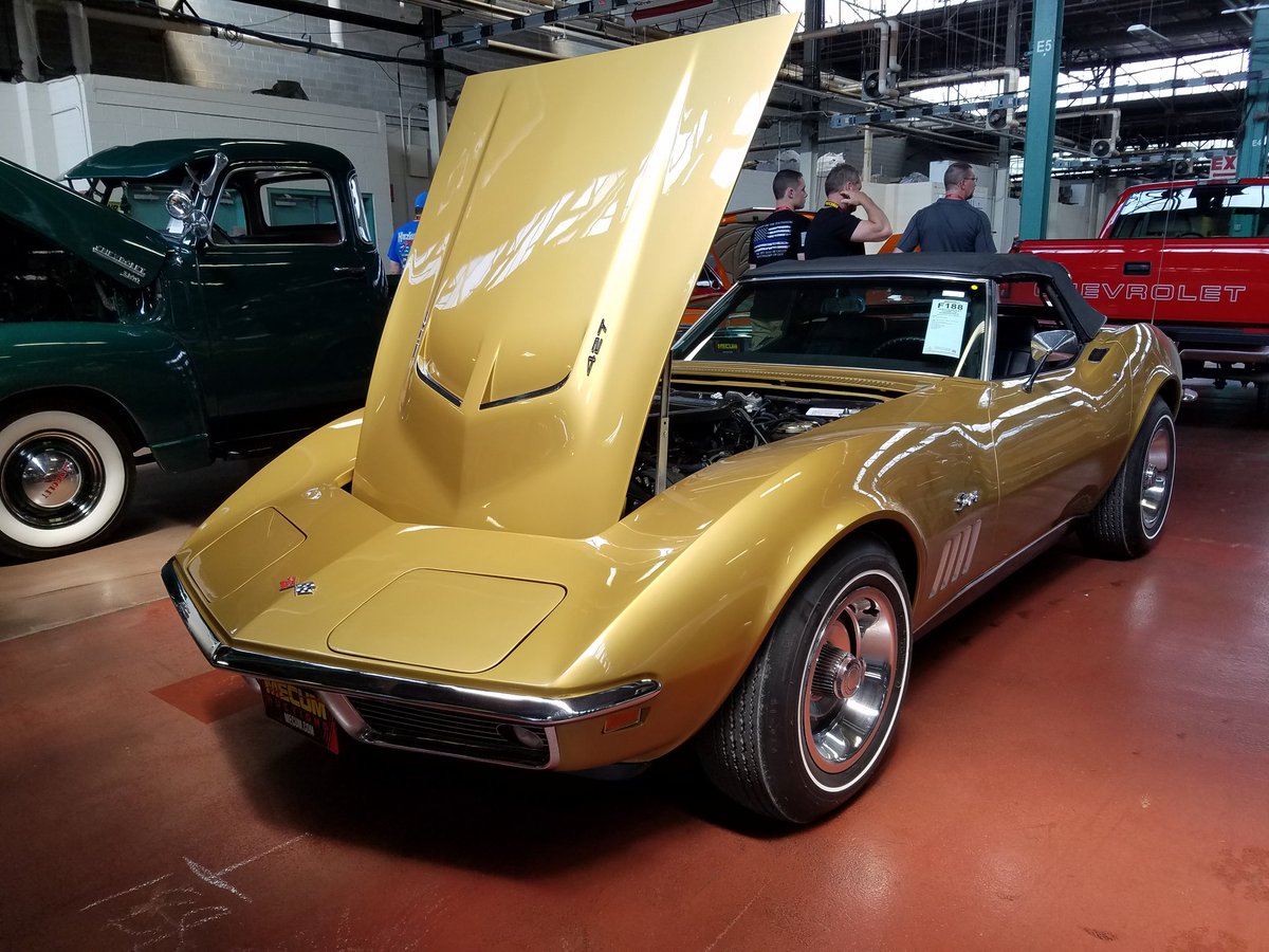 DeanVacX's tweet photo. 1968 #Corvette #convertible #427TriPower at #Mecum #Harrisburg #hbg #goldcars https://t.co/D0Igfkl9hO