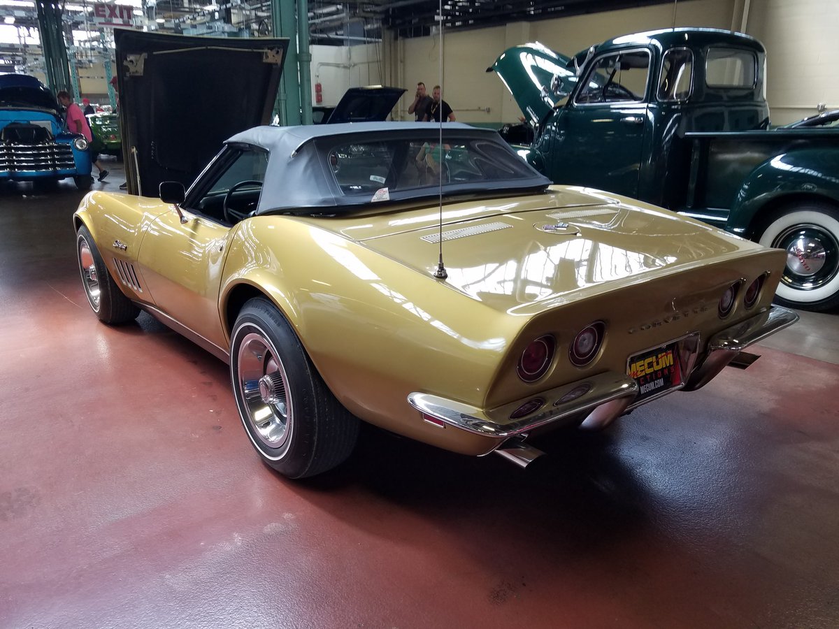 DeanVacX's tweet photo. 1968 #Corvette #convertible #427TriPower at #Mecum #Harrisburg #hbg #goldcars https://t.co/D0Igfkl9hO