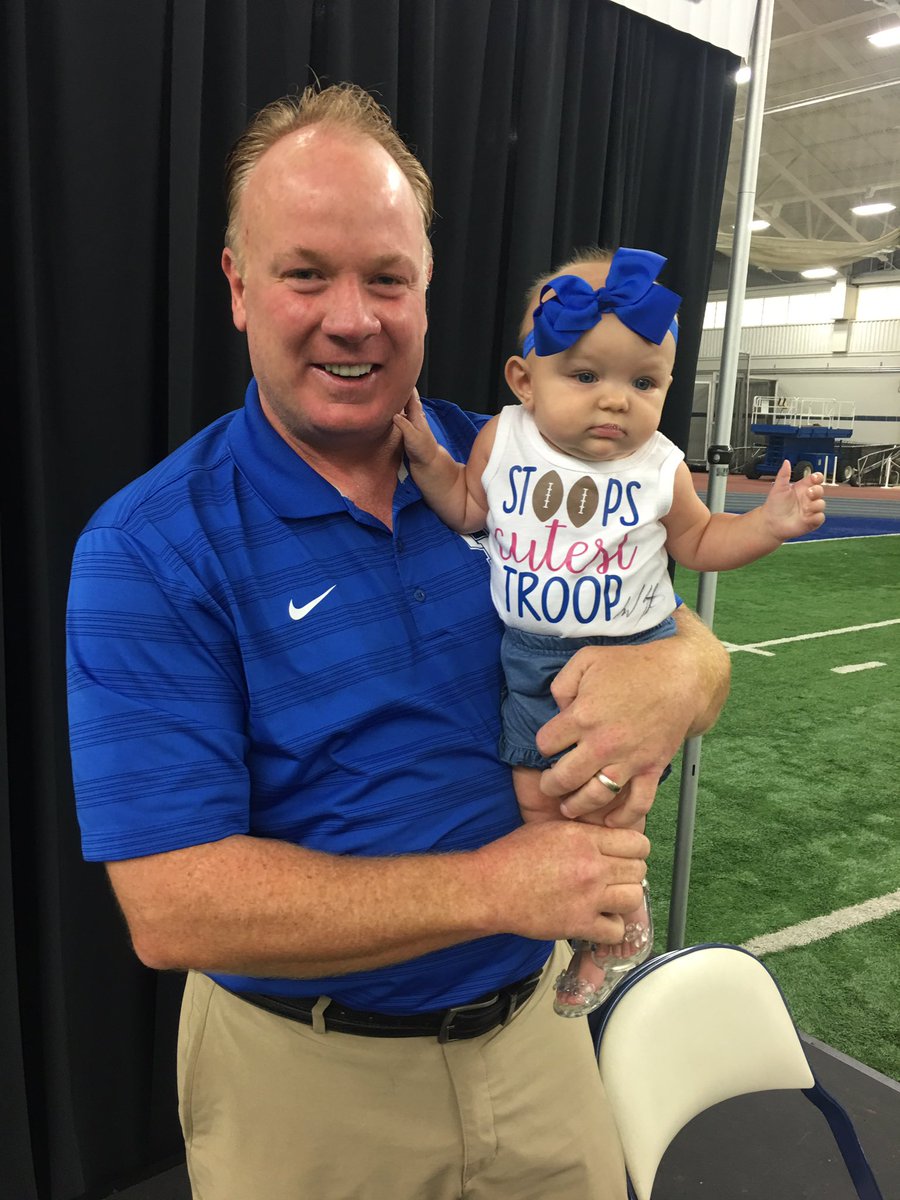 UKCoachStoops's tweet photo. Love this day with the fans!  Fan Day 2017 #BBN https://t.co/n82krUAZM5