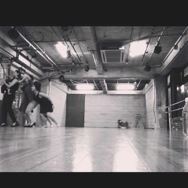 dansky717's tweet photo. 進んでます。
今回の出演は
寺杣彩・尾身美苗・田路紅瑠美
江藤裕里亜・小松睦・斉藤稚紗冬
#ダンス縁日
#象の鼻テラス
#8/13 14時〜
#dansky!
#コンテンポラリーダンス https://t.co/mp7fTJKHR9