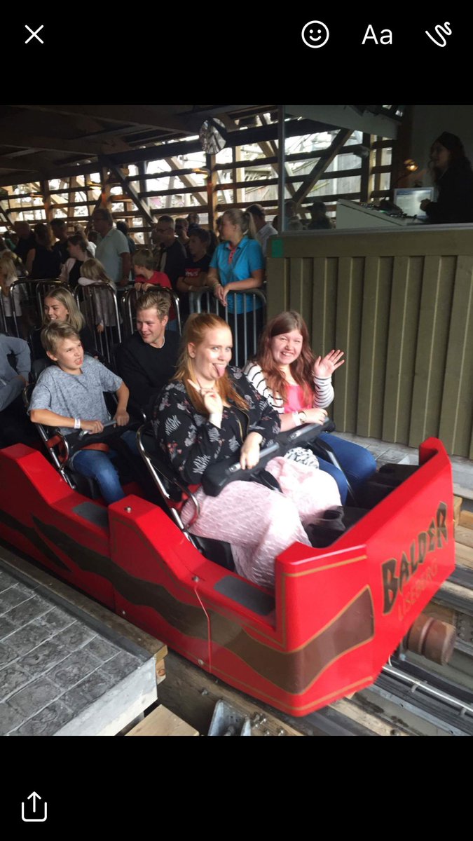 izagbg's tweet photo. Här åker jag och @emmafeltzing Balder 😀🎢 https://t.co/xtnuWhkMb1