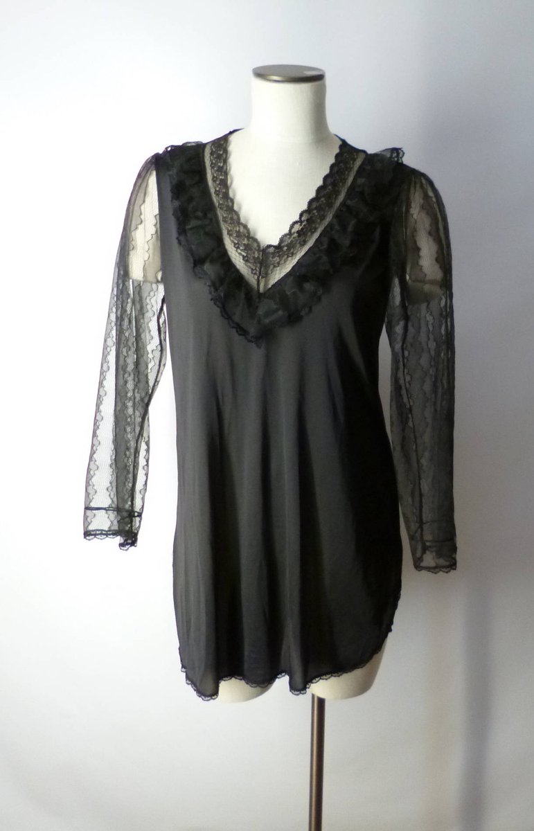 Black Lace Chemise Nightgown,  Vintage 1960s, Size Small, Lace Slee… etsy.me/2rEcHnz #CheapChic #LaceSleeves