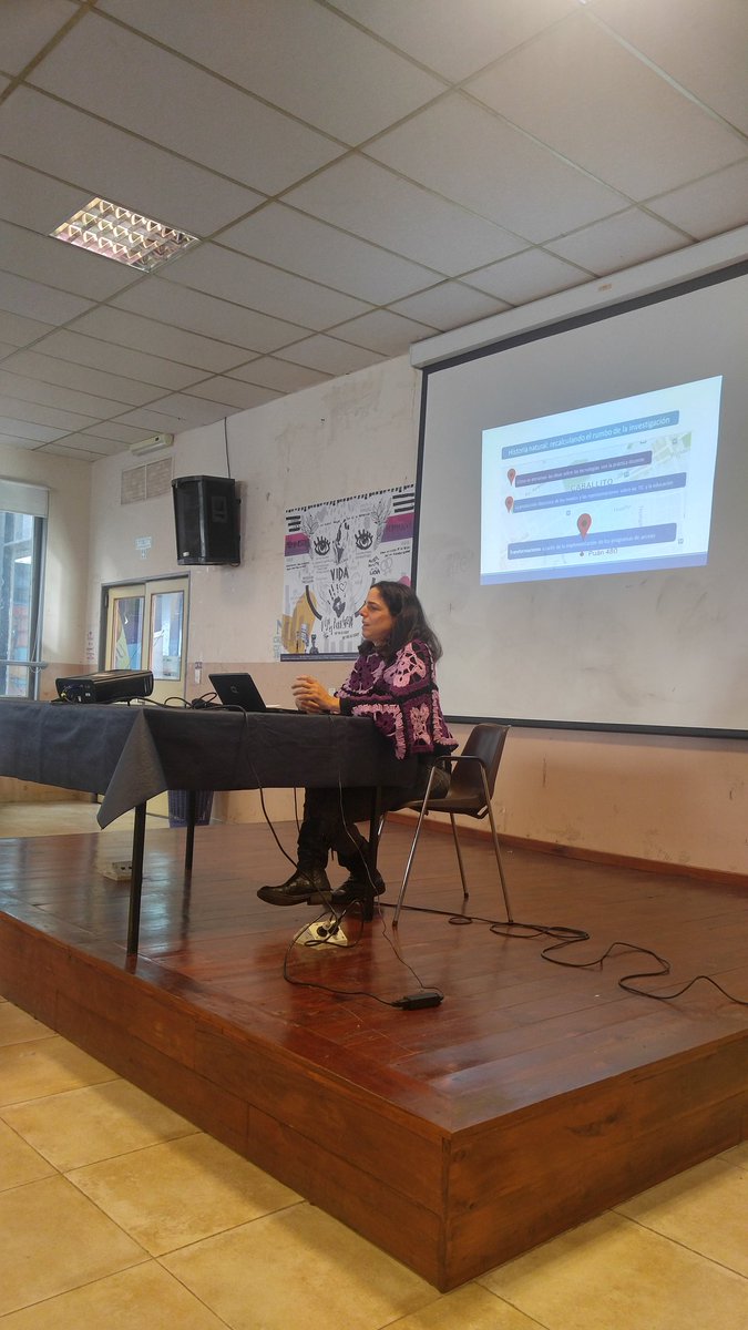 saandreoli's tweet photo. Ambientes educativos de alta disposición tecnológica @nataliasterns comparte su investigación en #mteUBA https://t.co/CNiADTSt3i