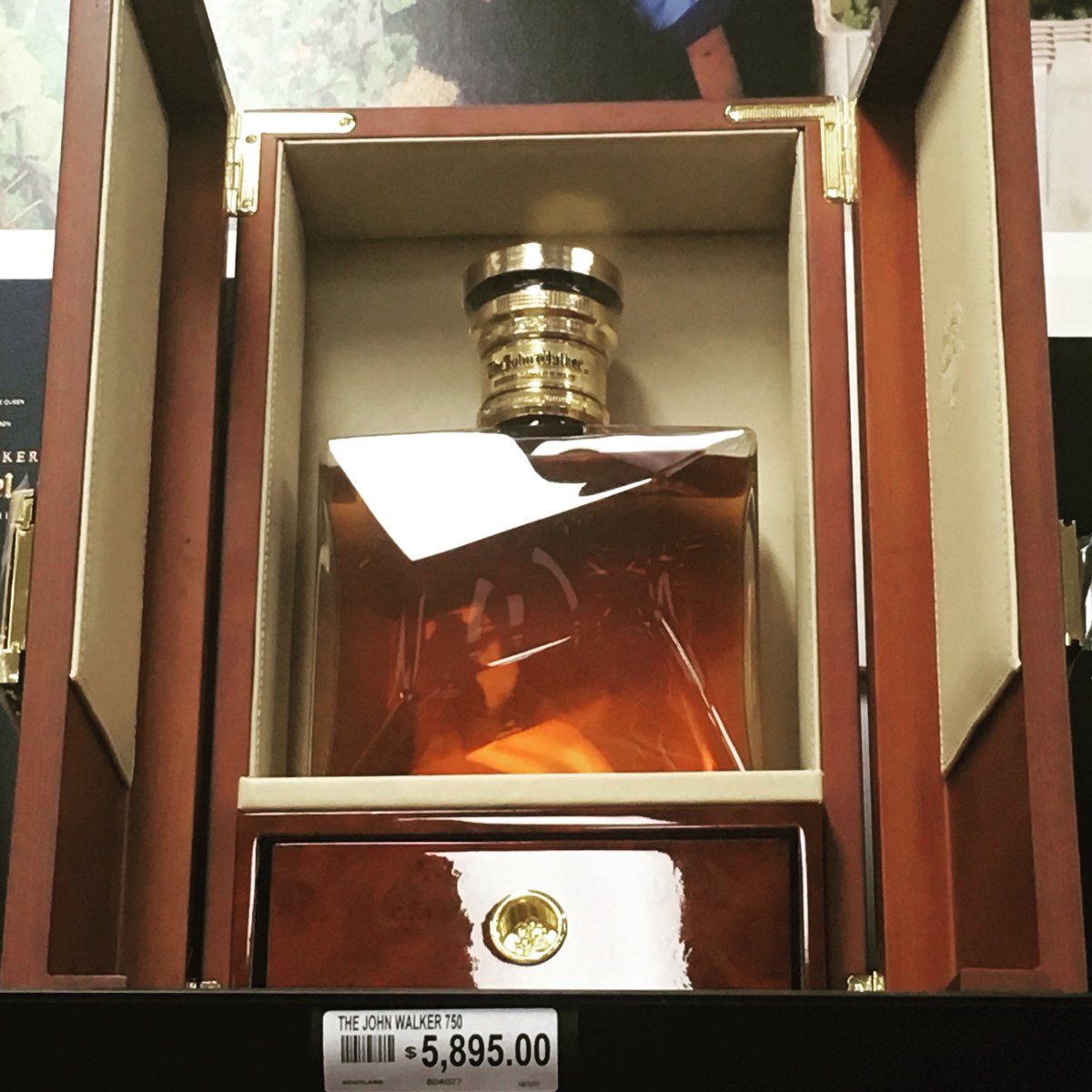 whiskeytek's tweet photo. The exclusive #johnwalker released in 2010 is true top shelf. Even the case took over 60 hrs to make. At $5,895 is this a good investment? https://t.co/N3ZtLzvNNJ