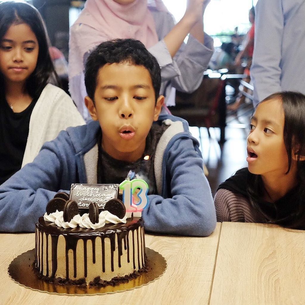 adDEEction's tweet photo. Selamat ulang tahun ke-13 buat Keenan anak'e Mamak @deelestari 🙏. Lima tahun lagi siap-siap cari Kugy yaaa! #Addee… https://t.co/gWEaZOOvrj https://t.co/Tcty1UwmeL