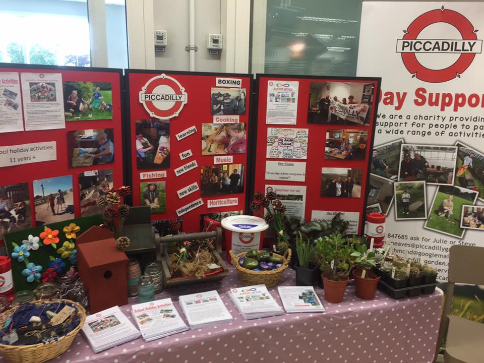 Piccadilly Lancaster tweet media