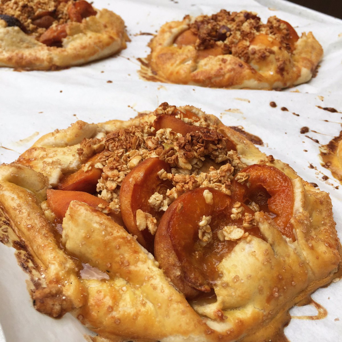 AvvinoRochester's tweet photo. Apricot & Fig #crostata with #saffron & #granola #desserts #fruitdessert #august #summer #roc #fruit #addicecream #delicious https://t.co/HkEVN5m8PR