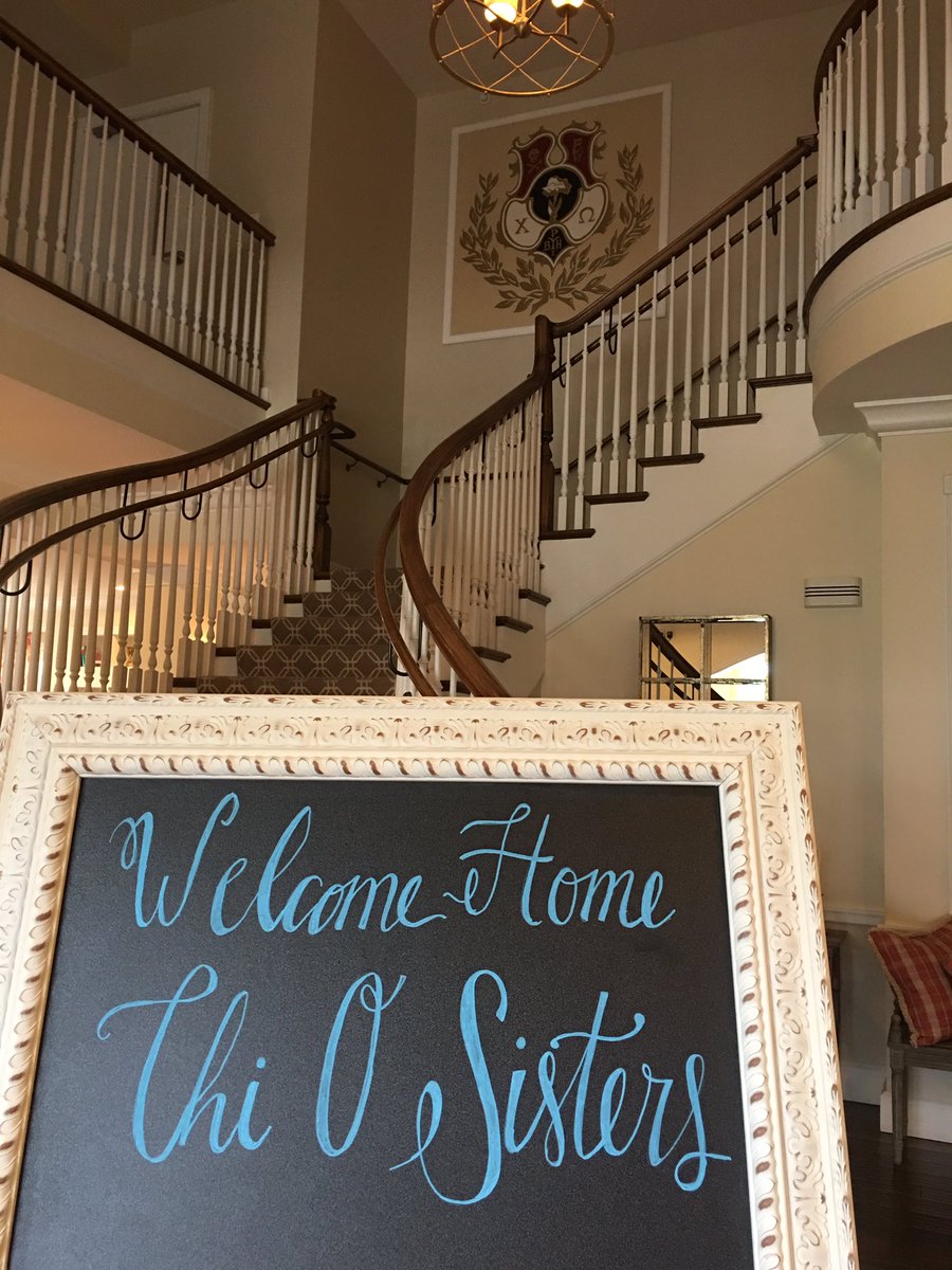 rhoalpha100's tweet photo. It's Move In Day 2017! Welcome Home, Chi Omega Sisters!! It's going to be a STRAWsome year! @MizzouChiOmega @ChiOmegaXO @MizzouPHA https://t.co/lg54xYI9Jv