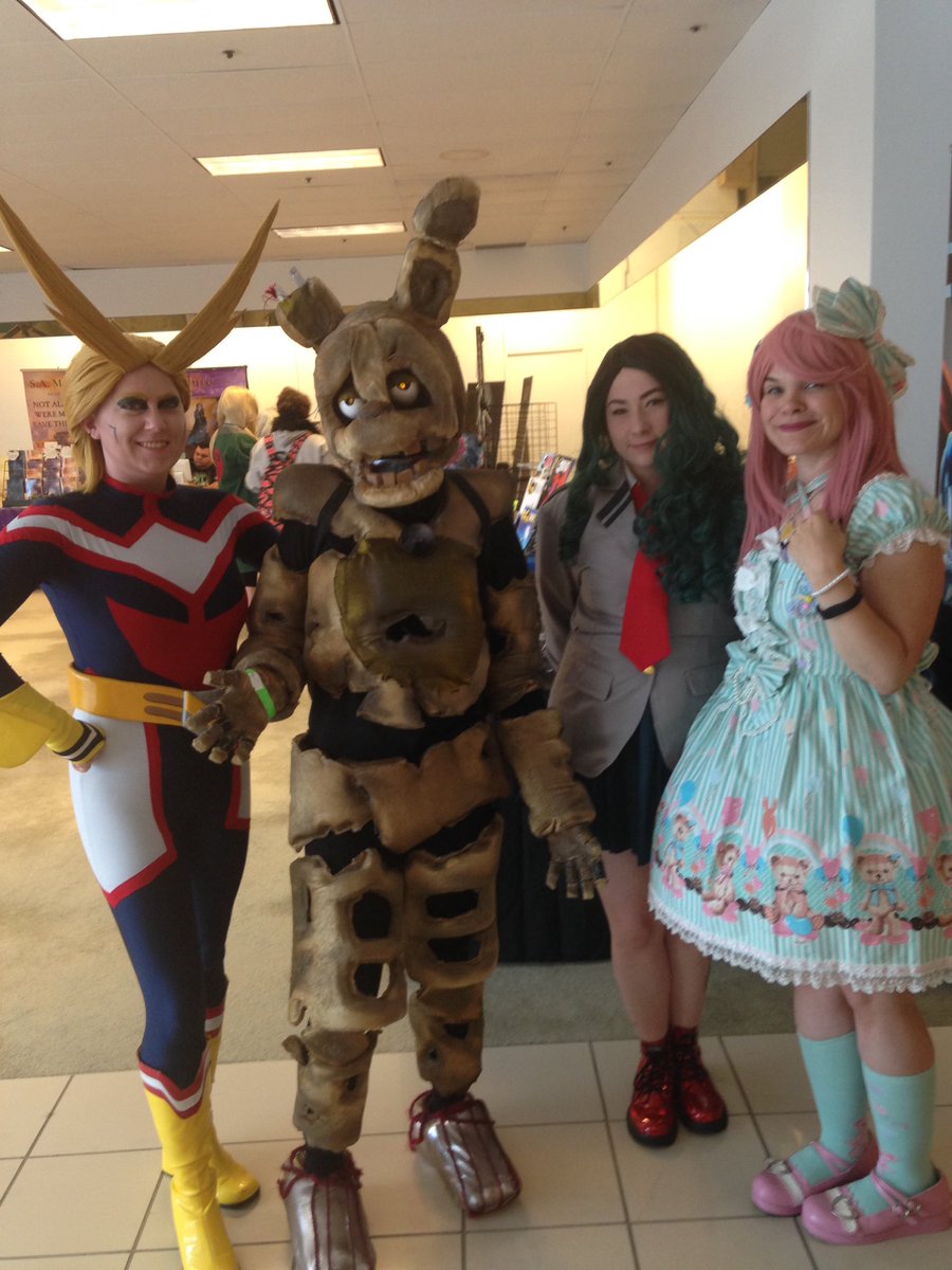 shiavpi's tweet photo. #fandomfest2017 pics of my epic waddle though the con >w< had a blast and met a lot of awesome friends! https://t.co/G2pwsgPG6I