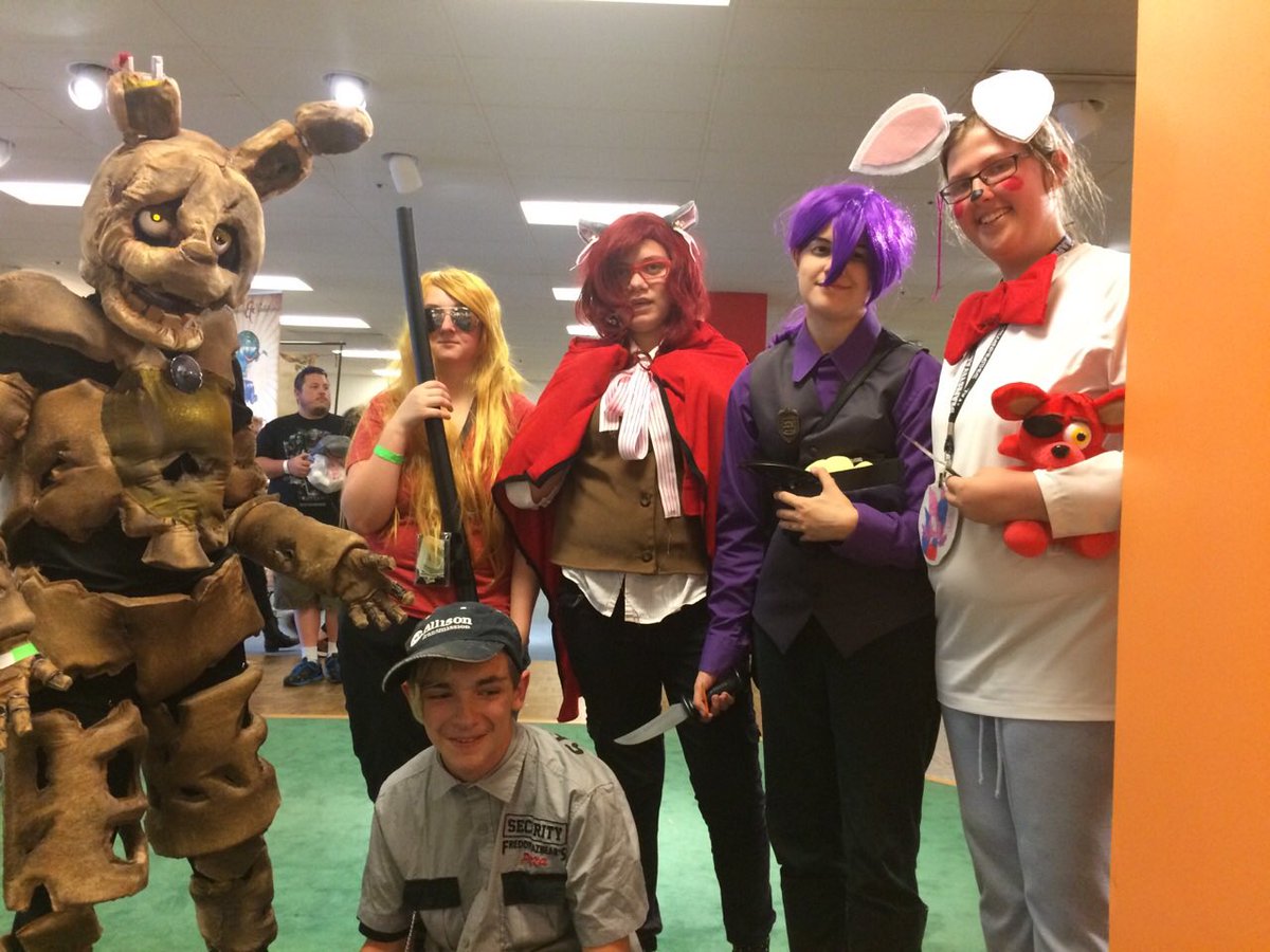 shiavpi's tweet photo. #fandomfest2017 pics of my epic waddle though the con >w< had a blast and met a lot of awesome friends! https://t.co/G2pwsgPG6I
