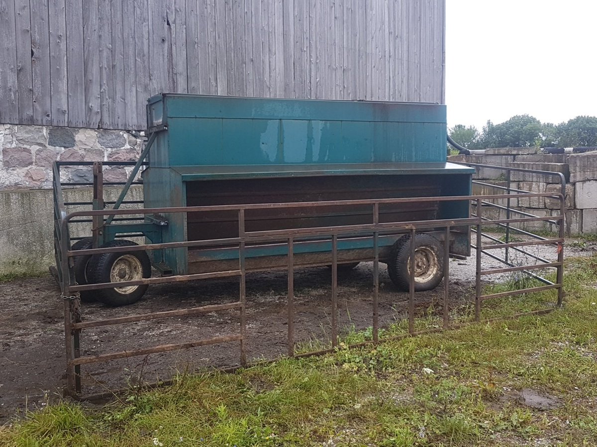 cooper_calvin's tweet photo. Should have some happy calves with the creep feeder set up #beef https://t.co/zRfvHM7N18