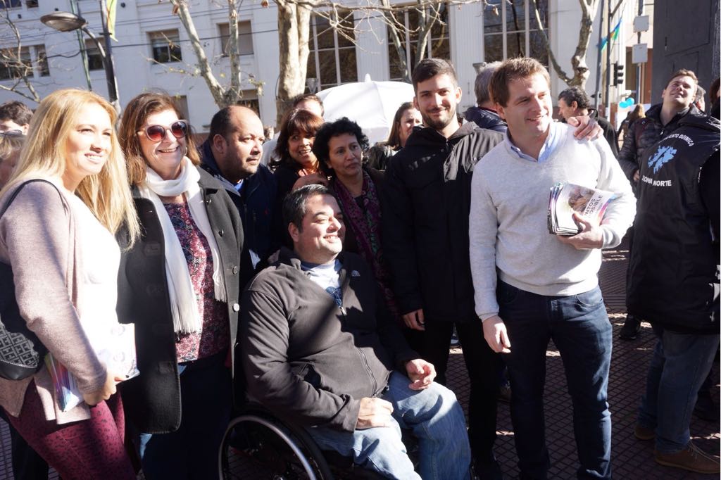 fedefstorani's tweet photo. #Ahora en Plaza Mitre dialogando con los vecinos junto a @JorgeTriaca, @AlexCampbellOK y @AgusCiarletta. #CambiandoJuntos #SaFernando https://t.co/gRs0Zc6FFx