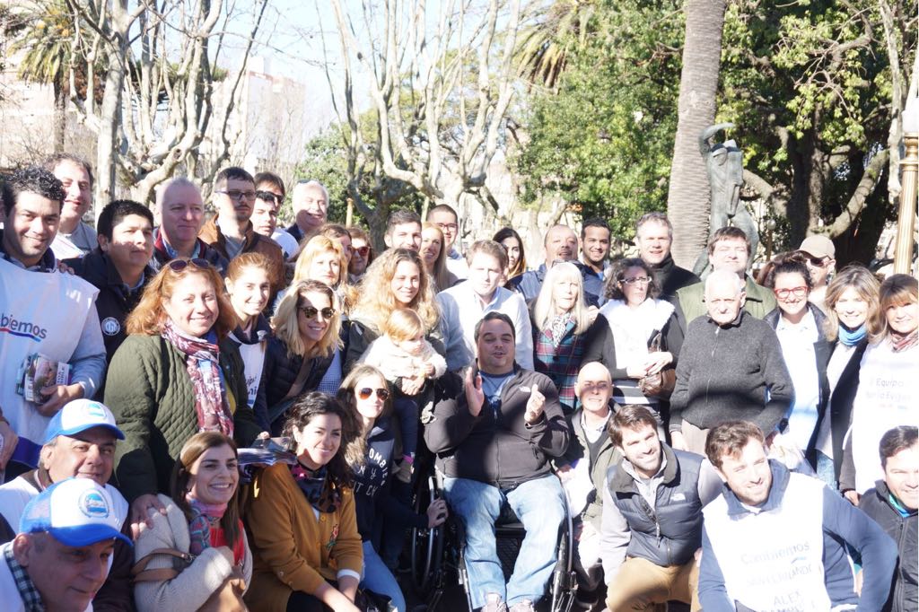 fedefstorani's tweet photo. #Ahora en Plaza Mitre dialogando con los vecinos junto a @JorgeTriaca, @AlexCampbellOK y @AgusCiarletta. #CambiandoJuntos #SaFernando https://t.co/gRs0Zc6FFx