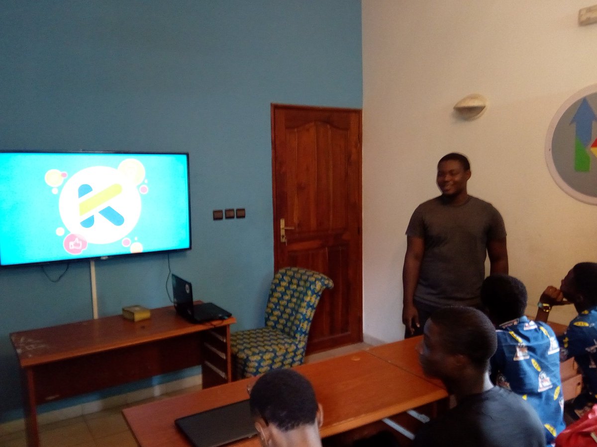 0xJyc's tweet photo. @abdelfaicalS nous parle de @kotlin pour développer des applications @Android 
#io17extended #KhulaTech #Benin https://t.co/Z3bMmGtFv5